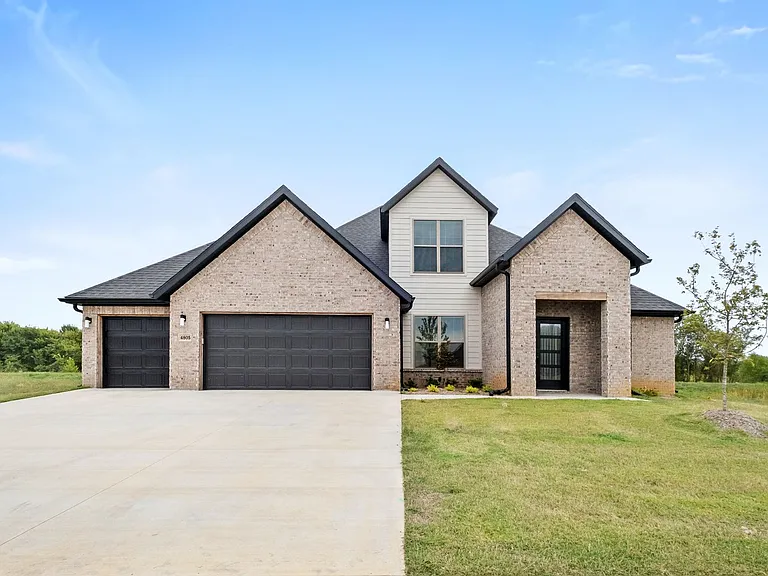 4805 SW Scarlet Oak St — Photo 1