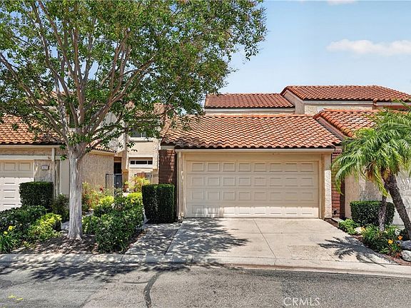 2nd image of 525 Riviera Ct