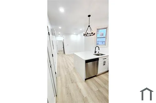 169 Thomas St #3R Photo 1