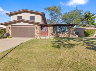 22607 Lakeshore Dr, Richton Park, IL 60471