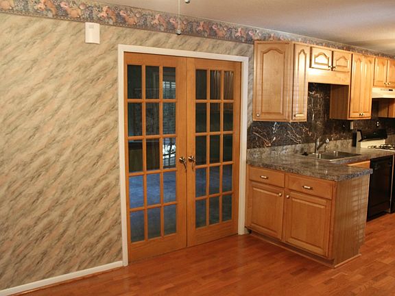 3rd image of 841 Valley Creek Dr