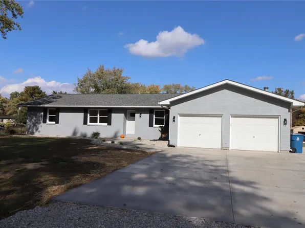 618 E Brentmoor Dr, Troy, IL 62294