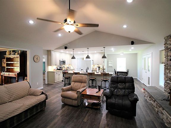 4th image of 610 Tanglewood Cir