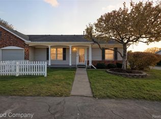 9200 North Dr, Saint Clair Shores, MI 48082