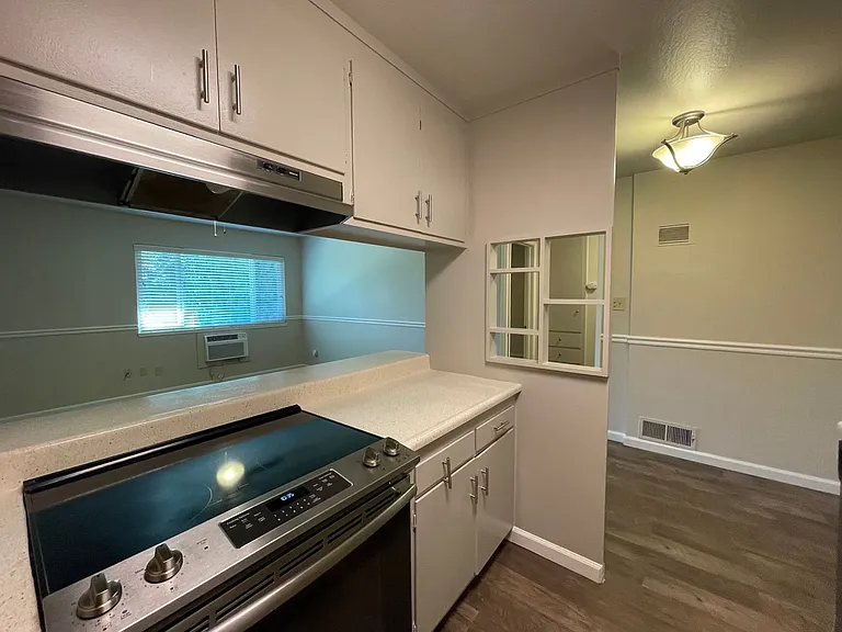 1711 N Street, Sacramento — Photo 28