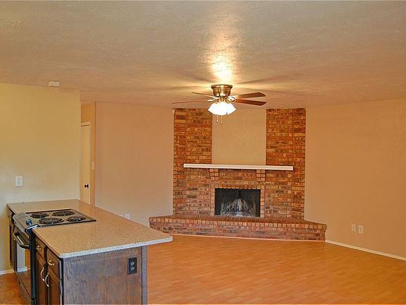 3rd image of 719 Circle Cove Dr