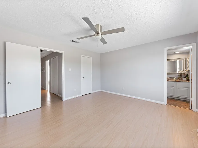 7700 Creekbend Dr #30 — Photo 20