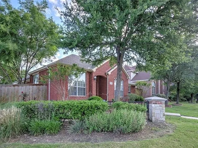 7297 Chinquapin Dr — Photo 2