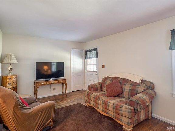 5th image of 2826 Kenview Ave