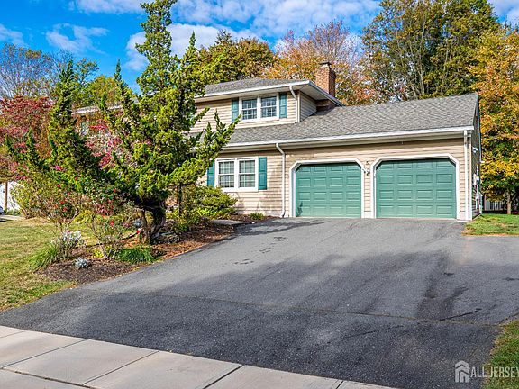 2nd image of 5 Woodmere Rd