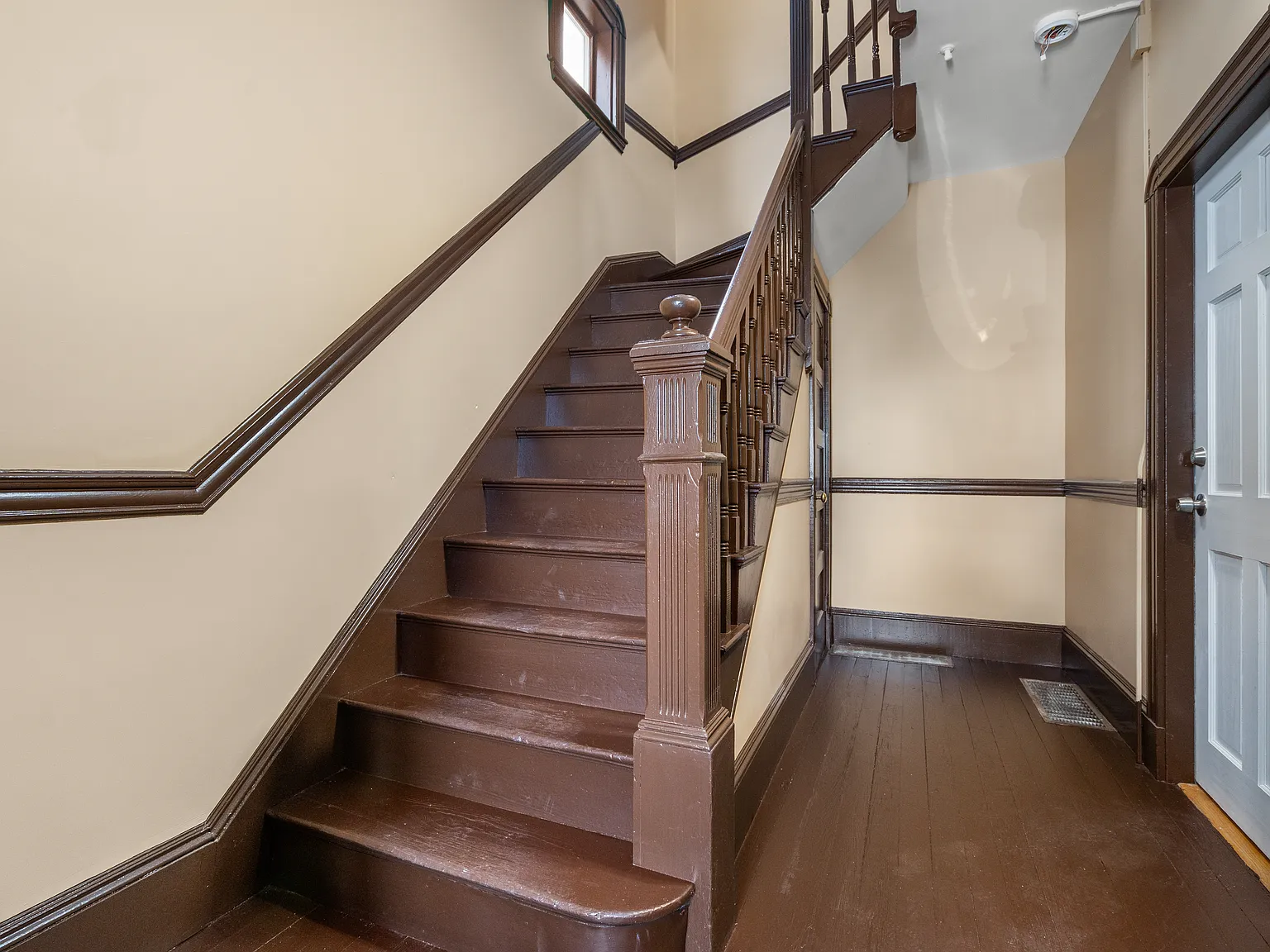 3 bed, 1130 sqft, $2,995 — Photo 3