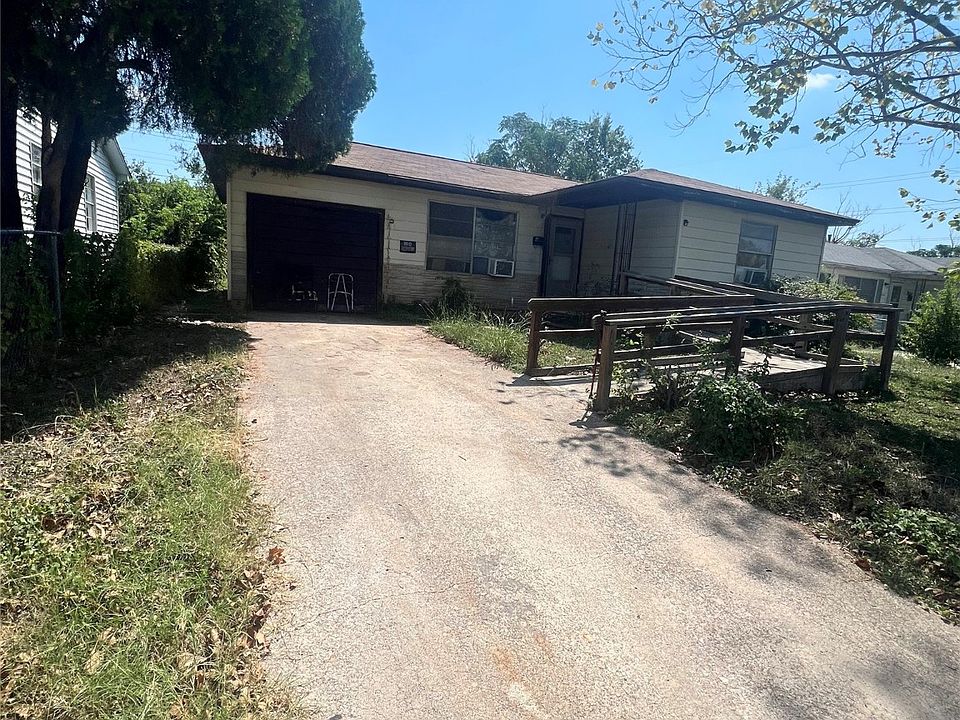 1st image of 902 Jefferis Ave