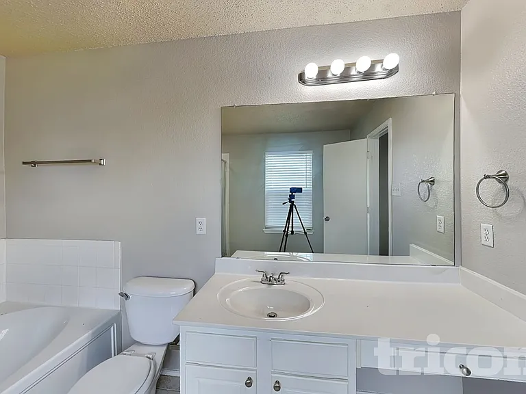 1124 Mustang Ridge Dr — Photo 6