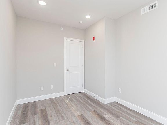 4th image of 1540 W Tioga St #2R
