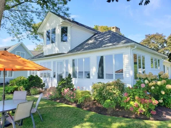 https://photos.zillowstatic.com/fp/82ceaeed06bc7632c087c8ea6ab0208c-p_e.webp