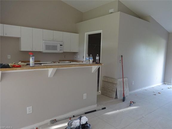 3rd image of 1302 NE 6th Pl