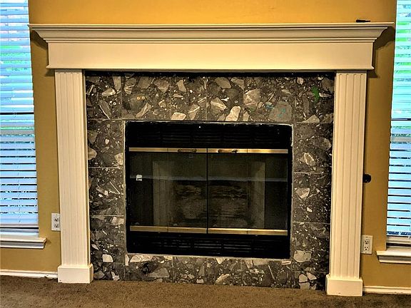 4th image of 733 Ashford Dr