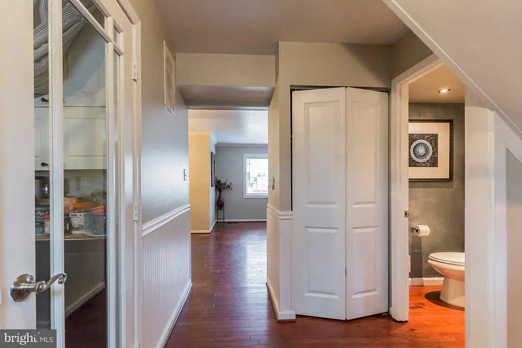 4 bed, 2.5 bath, 1950 sqft, $2,500 — Photo 3