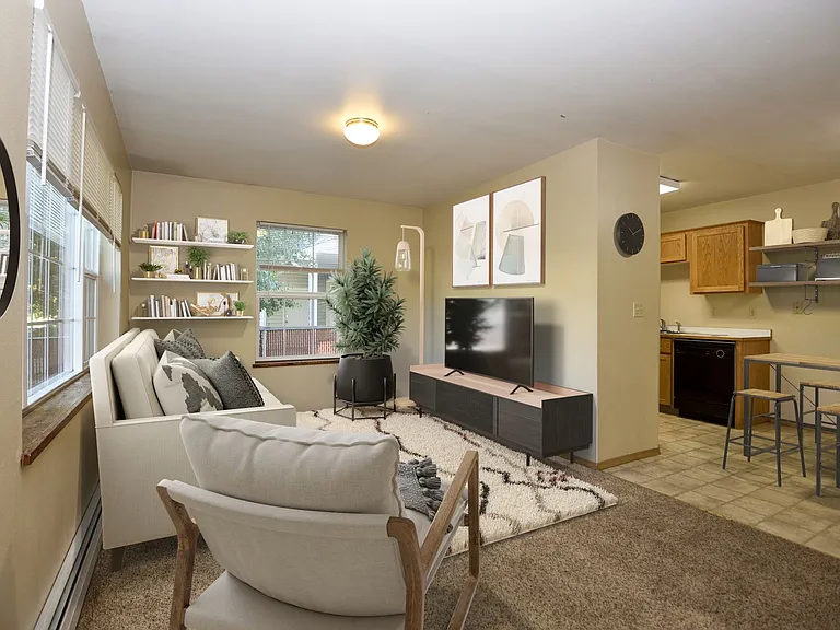 201 & 203 N Hunters Way — Photo 1