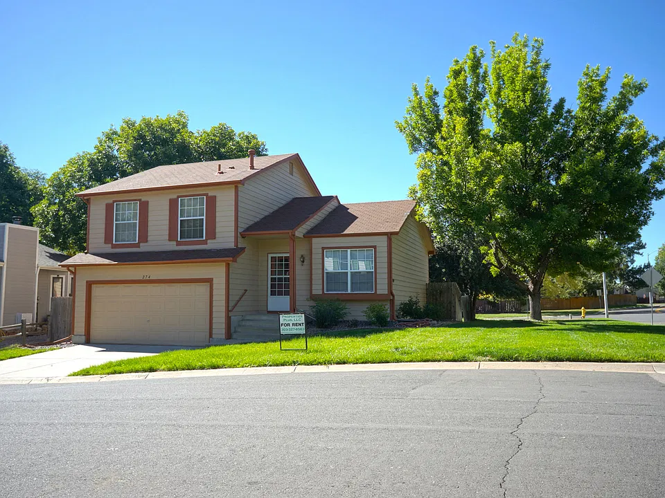 274 Greenway Cir E