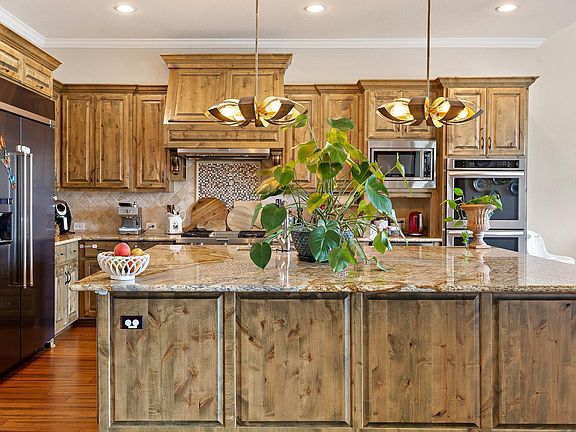 3rd image of 203 Serene Hilltop Cir