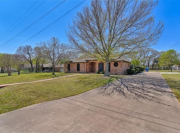3rd image of 4006 Country Ln