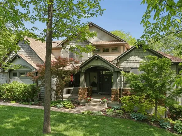 5015 Arapahoe St, Shawnee, KS 66226