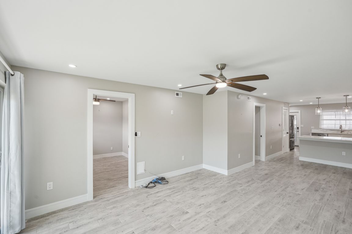 8th Ave S 102A-011.jpg