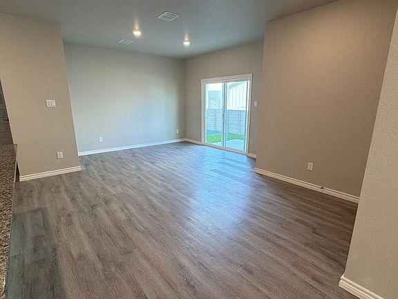 4th image of 916 16th St #54