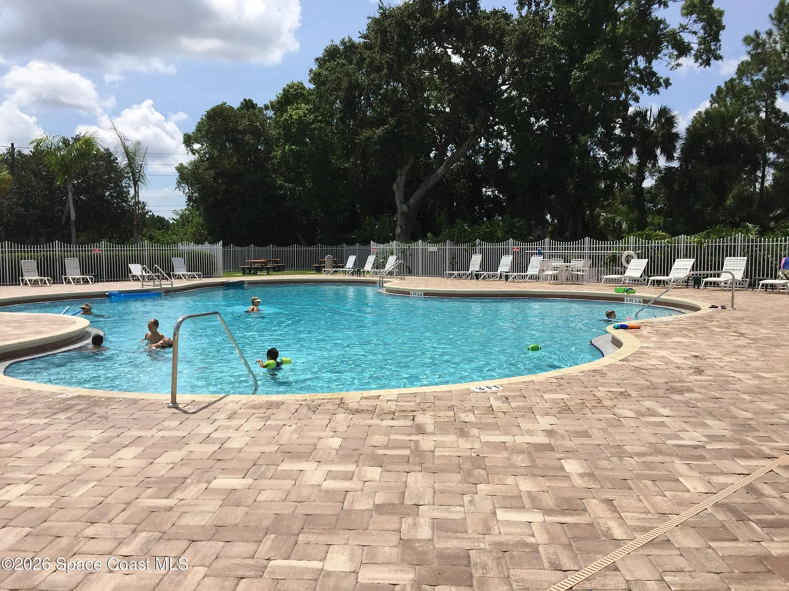 3 bed, 2.0 bath, 1354 sqft, $1,995 — Photo 4