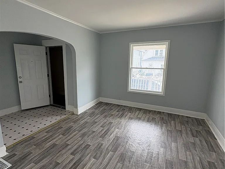 233 Laird Ave — Photo 12