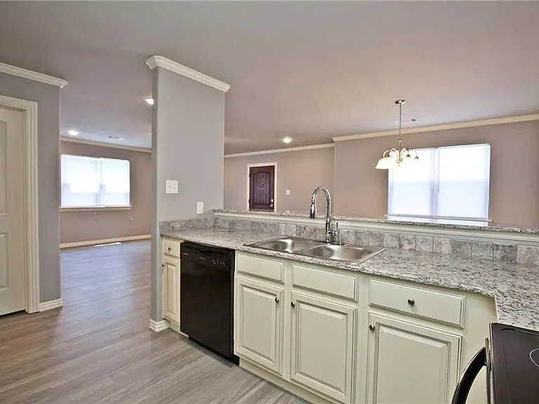 1255 N Rupple Rd #4 — Photo 5