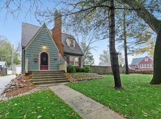 162 Rosedale Ave, Crystal Lake, IL 60014