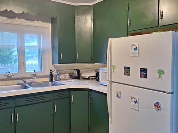 4th image of 28 Carovilli St