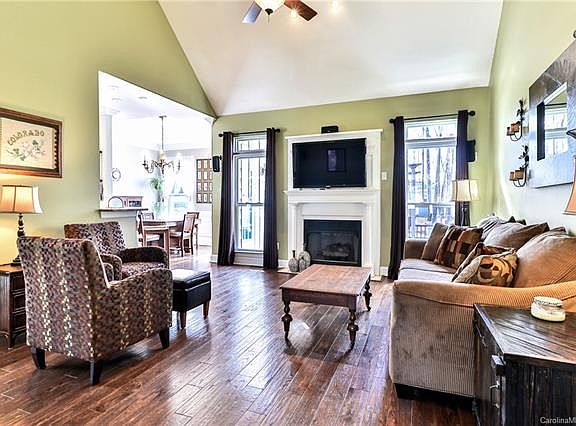 5th image of 2016 E Providence Dr