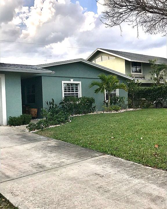 1st image of 588 Ironwood Dr