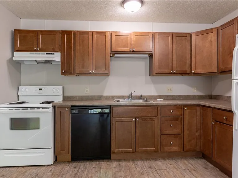 1703 S Broadway St — Photo 10