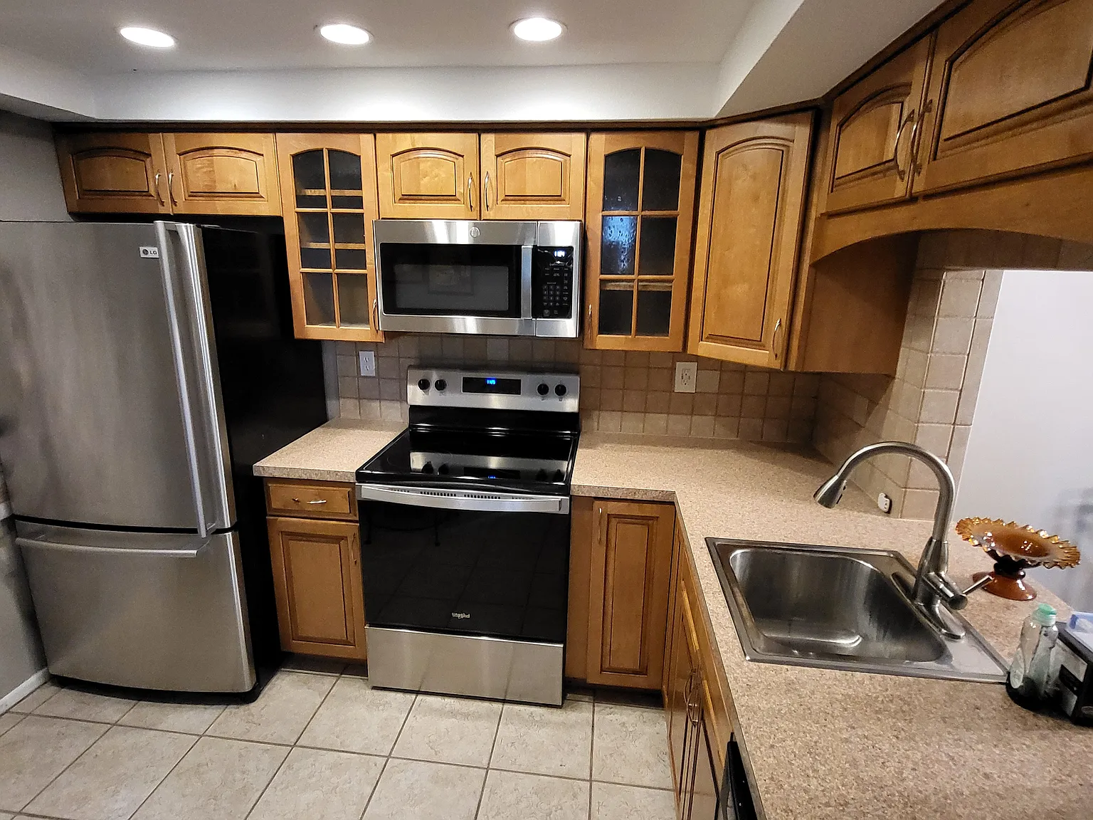 2 bed, 1050 sqft, $1,350 — Photo 1