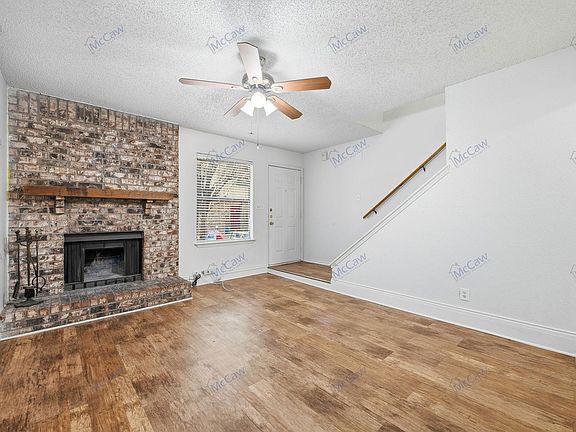 4th image of 800 Bluebonnet Dr APT C