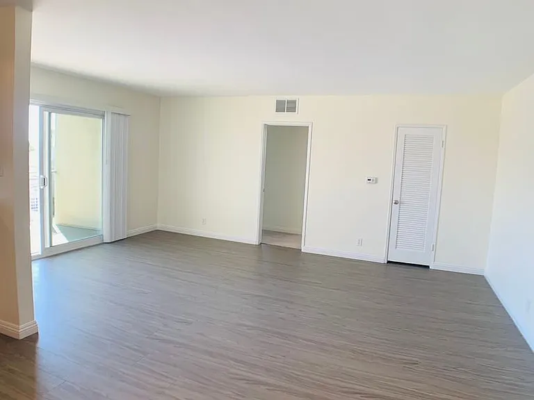 5511 W Olympic Blvd — Photo 3