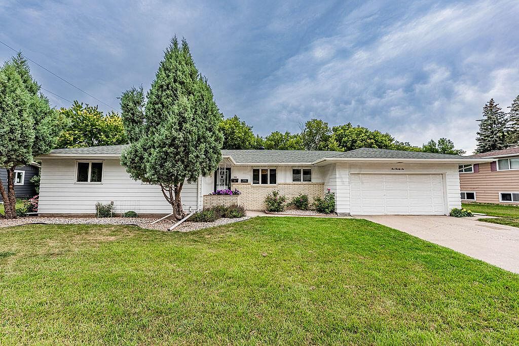 526 7th Ave W, West Fargo, ND 58078 MLS 233399 Zillow