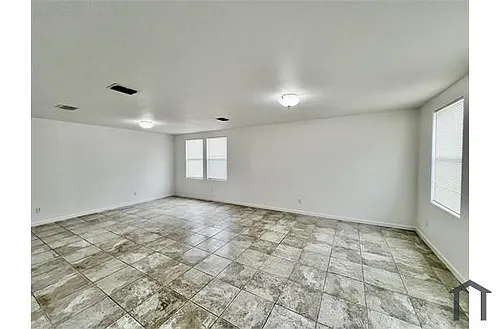 1439 Queen Annes Dr Photo 1