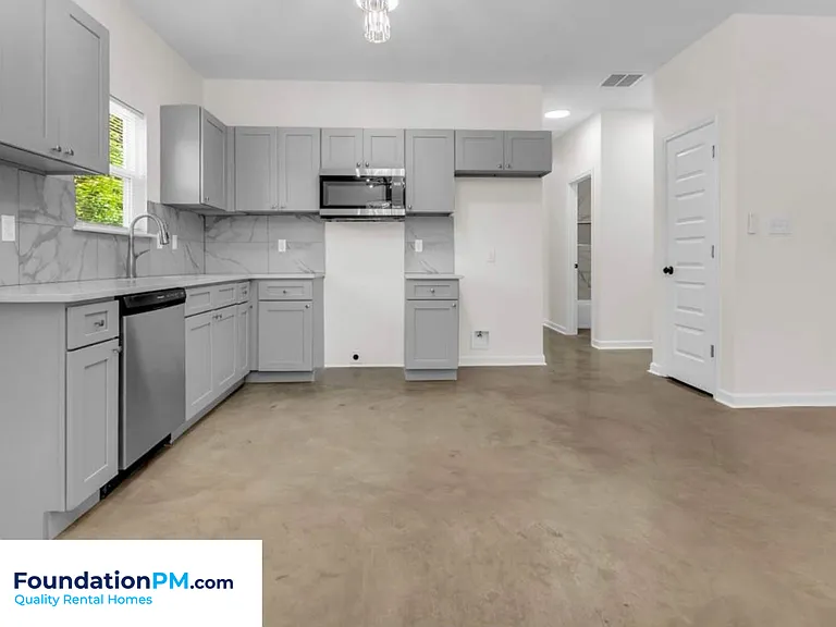 1374 Dow Pl — Photo 4
