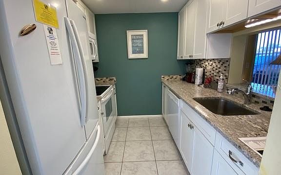 5th image of 1275 Tarpon Center Dr APT 115