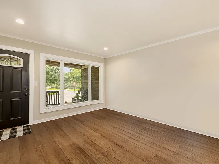 846 N El Paso Dr — Photo 4