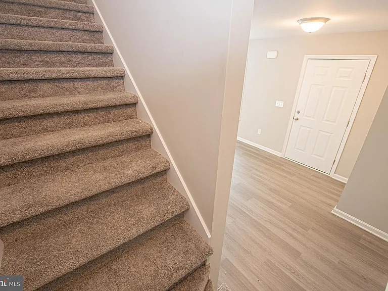 241 Morgans Ct — Photo 35