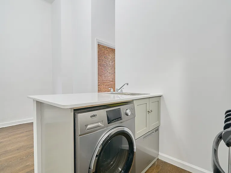 153 Norfolk St #B — Photo 6