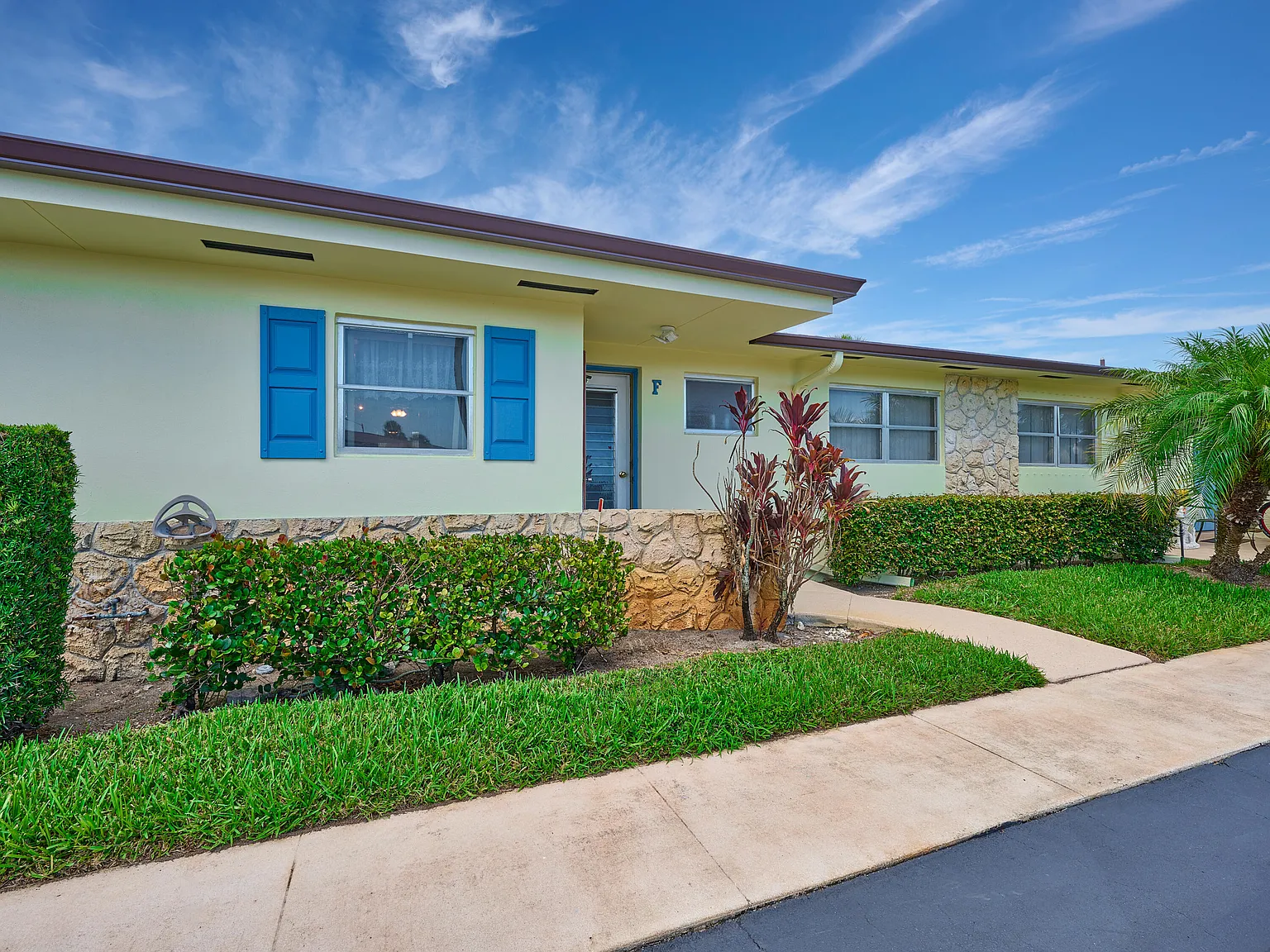 2 bed, 2.0 bath, 892 sqft, $2,200 — Photo 1