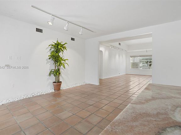 4th image of 1845 Daytonia Rd