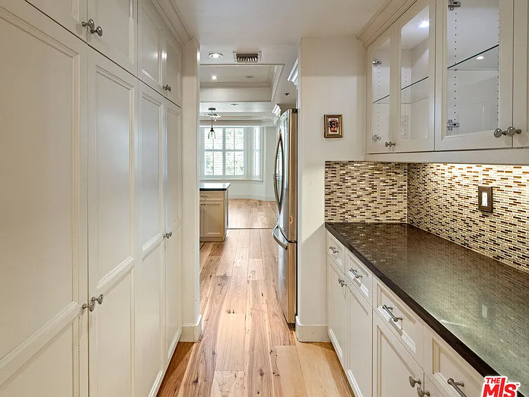 575 S Barrington Ave #305 — Photo 12